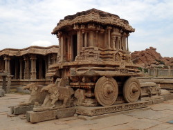 Célèbre char en pierre du temple Vitthala